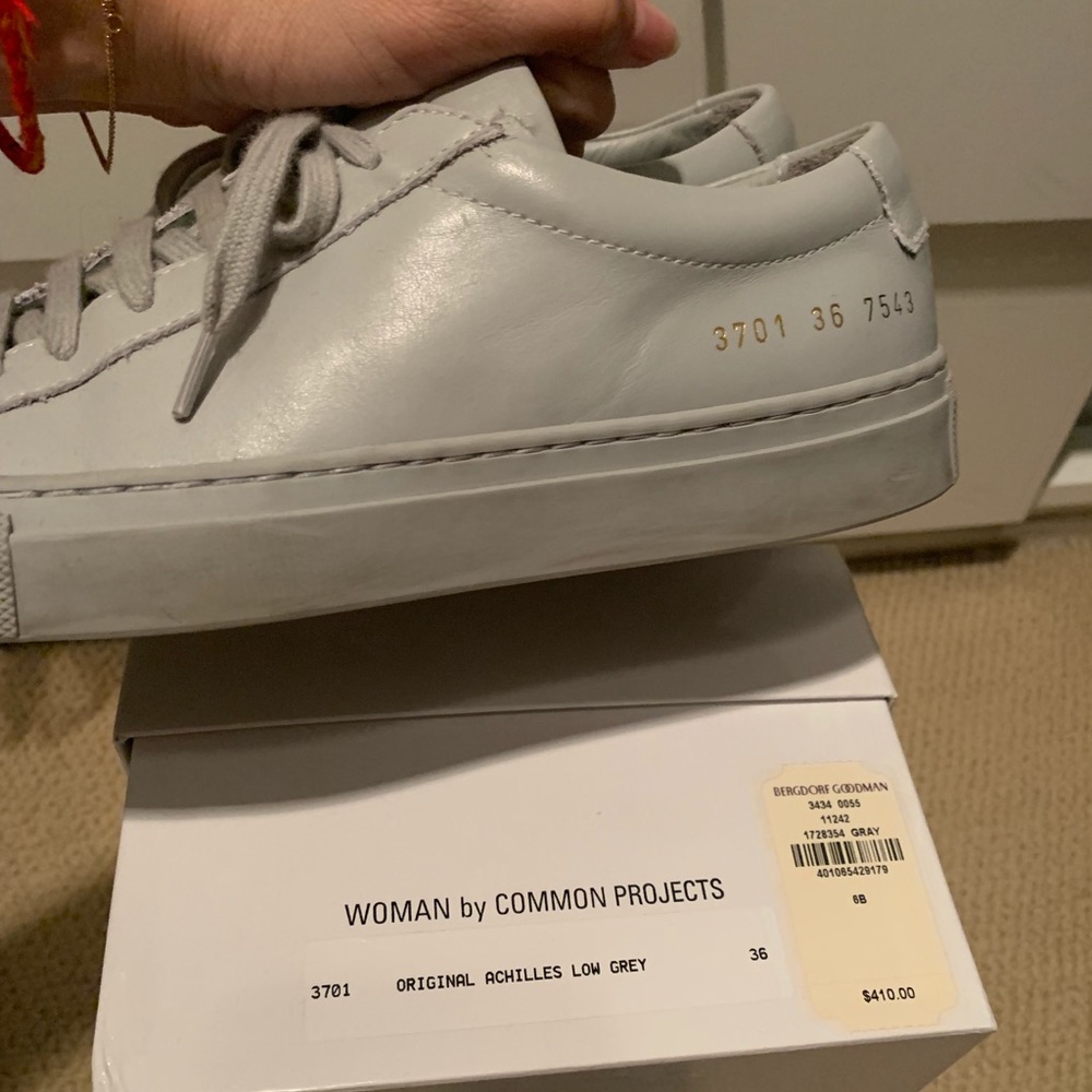Grey WOMAN by COMMON PROJECTS